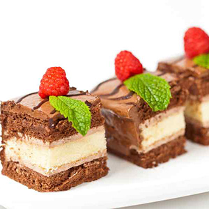 Chocolate cake with raspberries